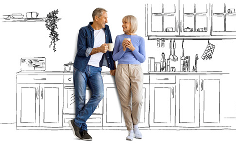 Älteres Paar trinkt Kaffee in der Küche